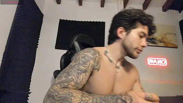 Snapshot of LucianSinclair chatting on 10, 4, 2026 LucianSinclair online show from 10, 4, 2026