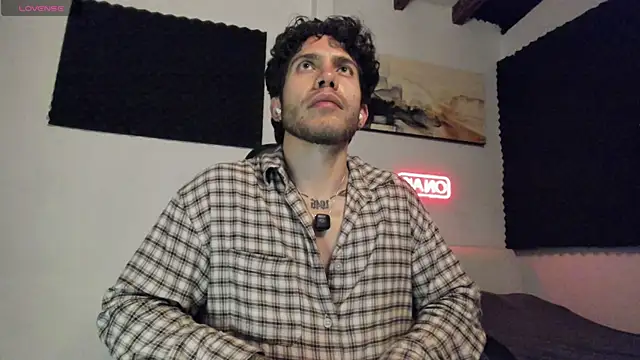 Snapshot of LucianSinclair chatting on 12, 4, 2026 LucianSinclair online show from 12, 4, 2026