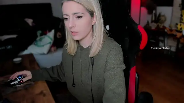 Lisaonthemoon online show from 4, 10, 2025