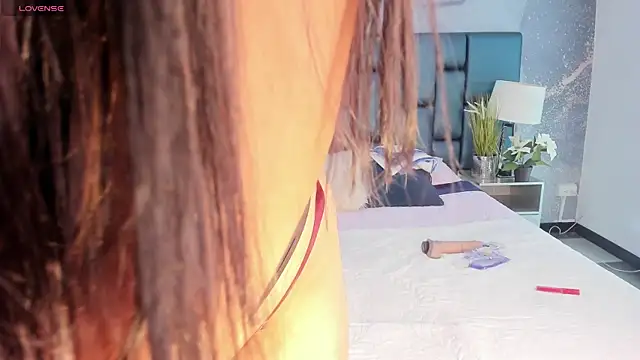 Nahomi Wild online show from 3, 3, 2025