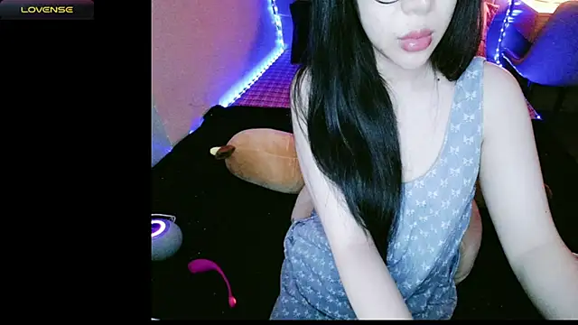  Viviann  online show from 23, 9, 2025