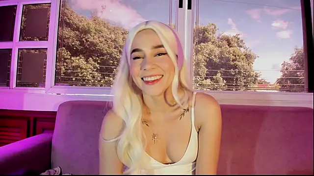 Snapshot of Lezy_ chatting on 8, 9, 2025 Lezy  online show from 8, 9, 2025