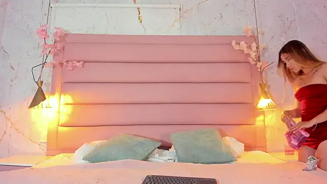 Snapshot of Lezy_ chatting on 15, 10, 2025 Lezy  online show from 15, 10, 2025