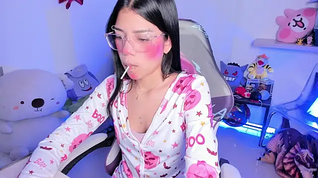 Snapshot of cutestephuwu chatting on 10, 10, 2025 cutestephuwu online show from 10, 10, 2025