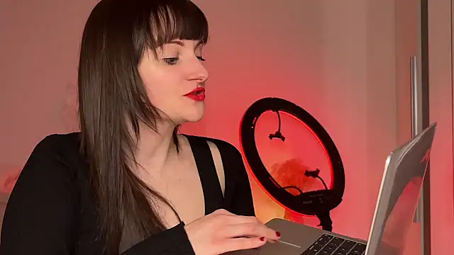 Snapshot of victoirenextdoor chatting on 23, 1, 2025 victoirenextdoor online show from 23, 1, 2025