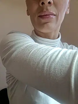 SweetMonicaUK online show from 17, 3, 2025