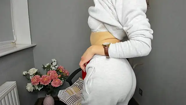 Snapshot of AfinaCutie chatting on 16, 12, 2024 AfinaCutie online show from 16, 12, 2024