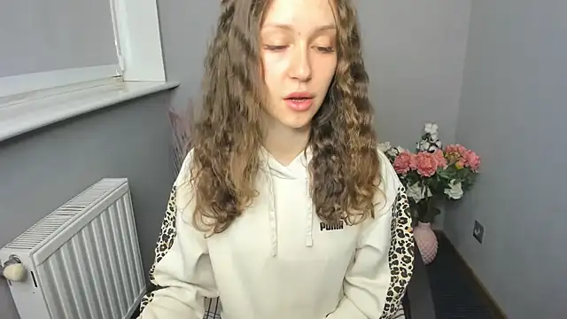 Snapshot of AfinaCutie chatting on 12, 9, 2025 AfinaCutie online show from 12, 9, 2025