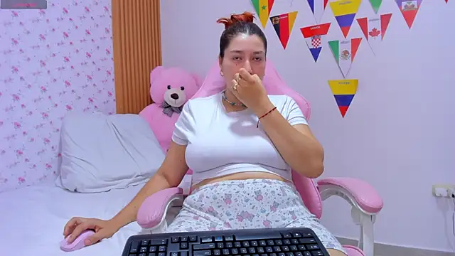 Snapshot of Soyqueen chatting on 9, 7, 2026 Soyqueen online show from 9, 7, 2026