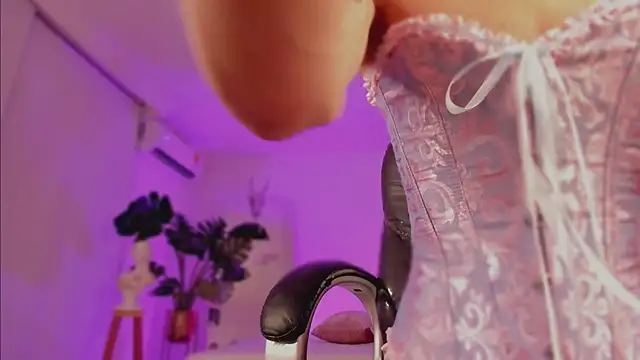 Taylor  foxxx online show from 3, 12, 2024