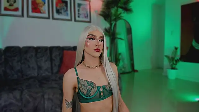 Taylor  foxxx online show from 17, 12, 2025