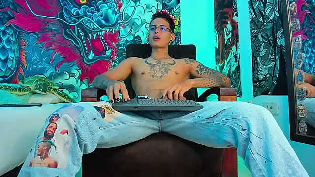 Snapshot of Maxi_Gray chatting on 19, 9, 2025 Maxi Gray online show from 19, 9, 2025