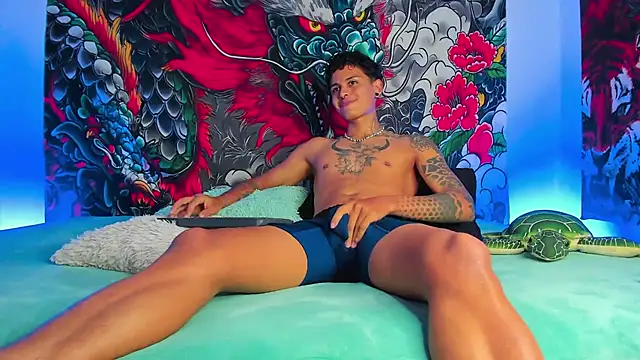 Snapshot of Maxi_Gray chatting on 24, 10, 2025 Maxi Gray online show from 24, 10, 2025