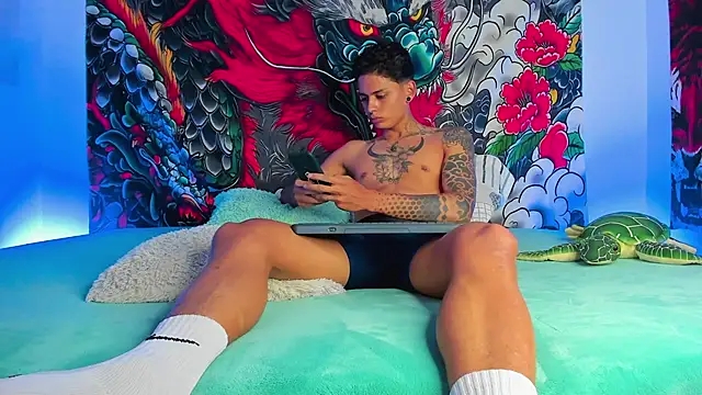 Snapshot of Maxi_Gray chatting on 12, 11, 2025 Maxi Gray online show from 12, 11, 2025