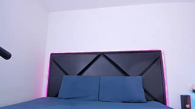 Snapshot of ScarlettAndClark chatting on 26, 11, 2025 ScarlettAndClark online show from 26, 11, 2025