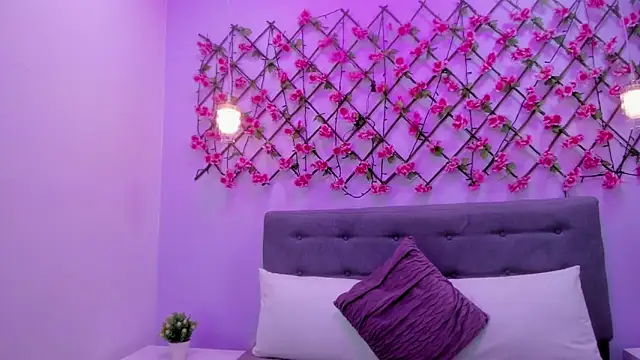 Oriana Guzman online show from 6, 3, 2025