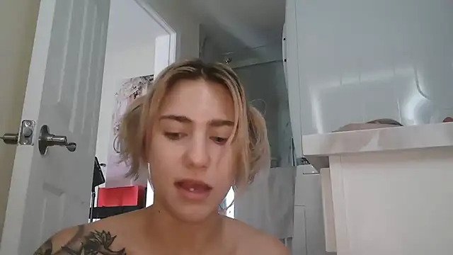 Snapshot of NatalieKneals chatting on 15, 12, 2025 NatalieKneals online show from 15, 12, 2025