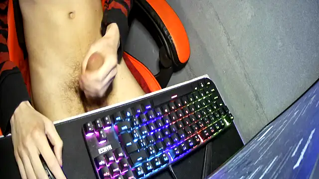 Snapshot of hotteen18cm chatting on 10, 10, 2025 hotteen18cm online show from 10, 10, 2025