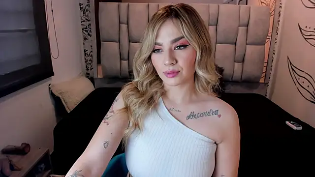 Snapshot of KataHot_ chatting on 12, 11, 2025 KataHot online show from 12, 11, 2025