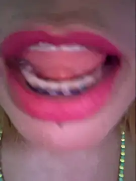 gatadeojosclaros online show from 23, 3, 2025