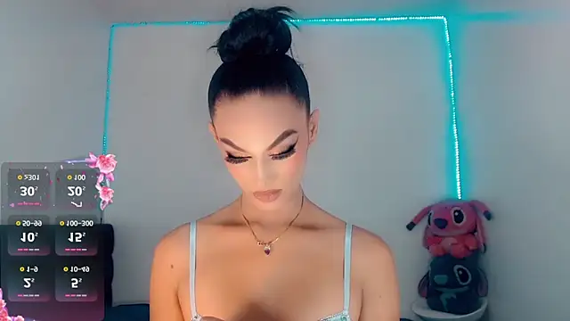 Snapshot of _Riannagarcia_ chatting on 10, 10, 2025  Riannagarcia  online show from 10, 10, 2025