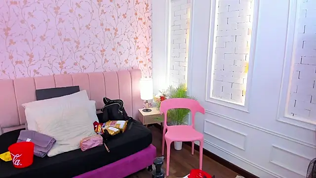 Snapshot of Georgina-coule chatting on 2, 12, 2024 Georgina-coule online show from 2, 12, 2024