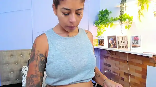 Snapshot of Georgina-coule chatting on 10, 12, 2024 Georgina-coule online show from 10, 12, 2024