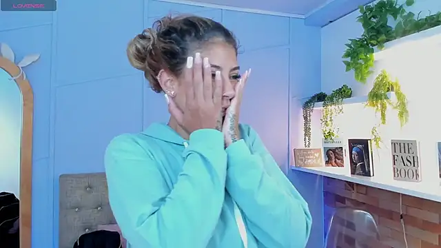 Snapshot of Georgina-coule chatting on 22, 12, 2024 Georgina-coule online show from 22, 12, 2024