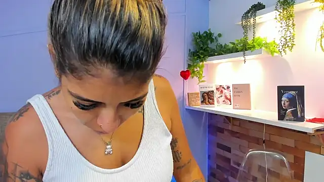 Snapshot of Georgina-coule chatting on 19, 2, 2025 Georgina-coule online show from 19, 2, 2025