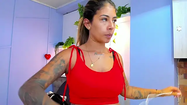 Snapshot of Georgina-coule chatting on 6, 3, 2025 Georgina-coule online show from 6, 3, 2025