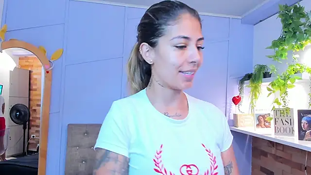 Snapshot of Georgina-coule chatting on 17, 9, 2025 Georgina-coule online show from 17, 9, 2025