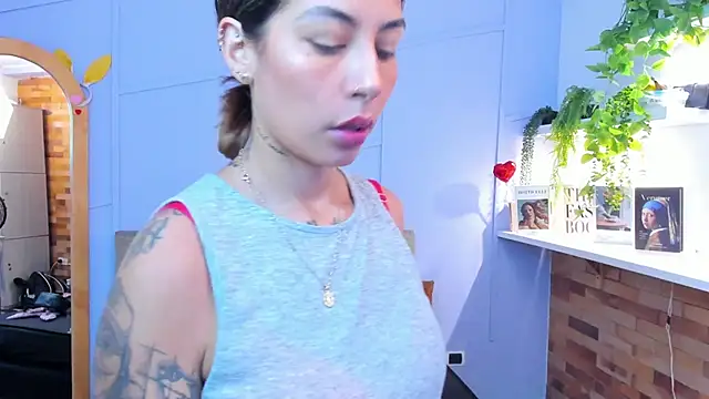 Snapshot of Georgina-coule chatting on 21, 10, 2025 Georgina-coule online show from 21, 10, 2025