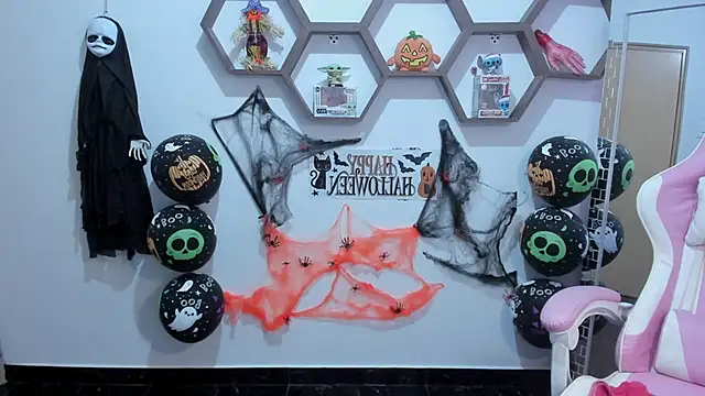 Snapshot of SharonSander chatting on 30, 10, 2025 SharonSander online show from 30, 10, 2025