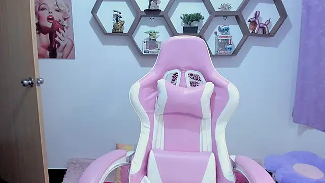 Snapshot of SharonSander chatting on 15, 11, 2025 SharonSander online show from 15, 11, 2025