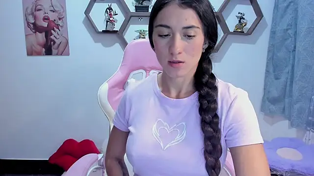 Snapshot of SharonSander chatting on 4, 2, 2026 SharonSander online show from 4, 2, 2026