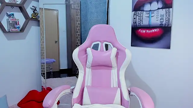 Snapshot of SharonSander chatting on 11, 2, 2026 SharonSander online show from 11, 2, 2026