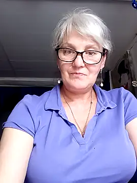 Snapshot of irinamaux chatting on 1, 7, 2026 irinamaux online show from 1, 7, 2026