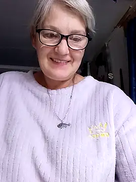 Snapshot of irinamaux chatting on 3, 7, 2026 irinamaux online show from 3, 7, 2026