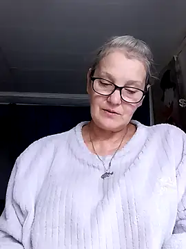 Snapshot of irinamaux chatting on 4, 7, 2026 irinamaux online show from 4, 7, 2026
