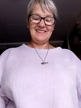 Snapshot of irinamaux chatting on 5, 7, 2026 irinamaux online show from 5, 7, 2026