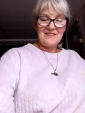 Snapshot of irinamaux chatting on 5, 7, 2026 irinamaux online show from 5, 7, 2026