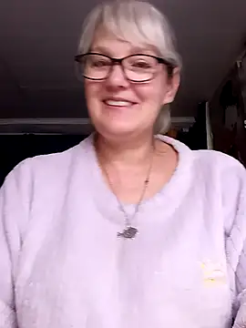 Snapshot of irinamaux chatting on 7, 7, 2026 irinamaux online show from 7, 7, 2026