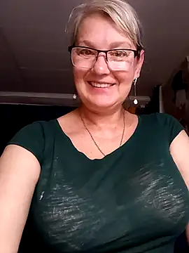 Snapshot of irinamaux chatting on 12, 7, 2026 irinamaux online show from 12, 7, 2026
