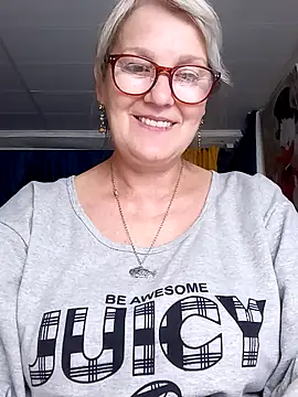 Snapshot of irinamaux chatting on 23, 7, 2026 irinamaux online show from 23, 7, 2026