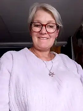Snapshot of irinamaux chatting on 24, 7, 2026 irinamaux online show from 24, 7, 2026