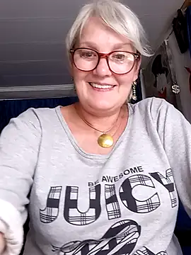 Snapshot of irinamaux chatting on 1, 8, 2026 irinamaux online show from 1, 8, 2026