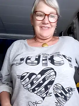 Snapshot of irinamaux chatting on 2, 8, 2026 irinamaux online show from 2, 8, 2026