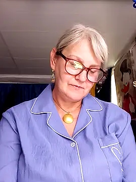 Snapshot of irinamaux chatting on 4, 8, 2026 irinamaux online show from 4, 8, 2026