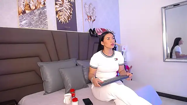 Sofi Perez  online show from 18, 5, 2026