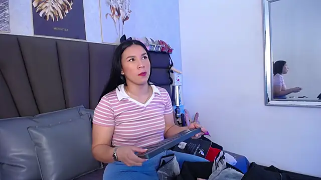 Sofi Perez  online show from 19, 5, 2026